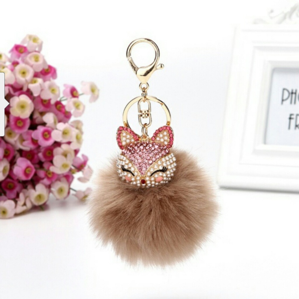 💖HOT!💖NOT YOUR AVERAGE POM POM!